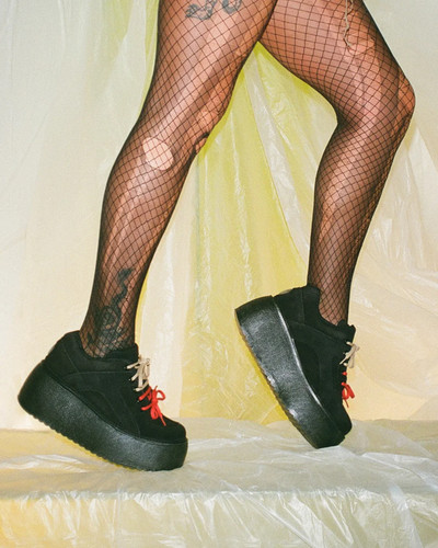 Sneakers tunnel platform - tunnel,