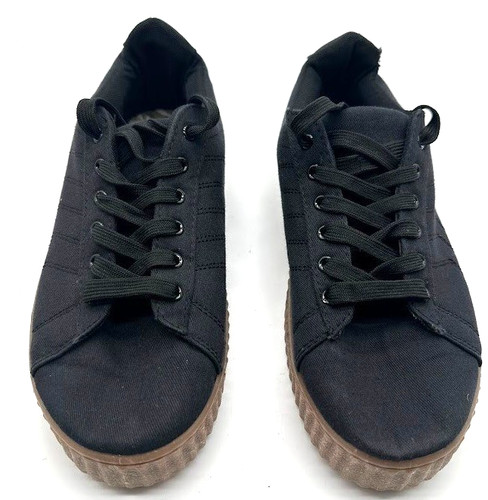 Sneakers just nere - nere, in